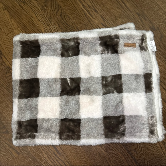 Koolaburra by UGG Faux Fur Taupe/White Checkered Table Runner ~ 70"x14” - Picture 1 of 7